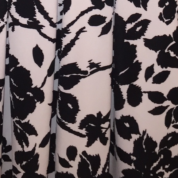 JessKae.com black/white floral dress - Picture 2 of 3